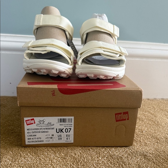 FitFlop Cream Women's Sandals - Picture 1 of 2